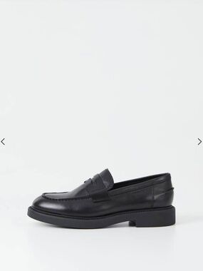 *NEW* Vagabond Black Leather Loafers - Size 7